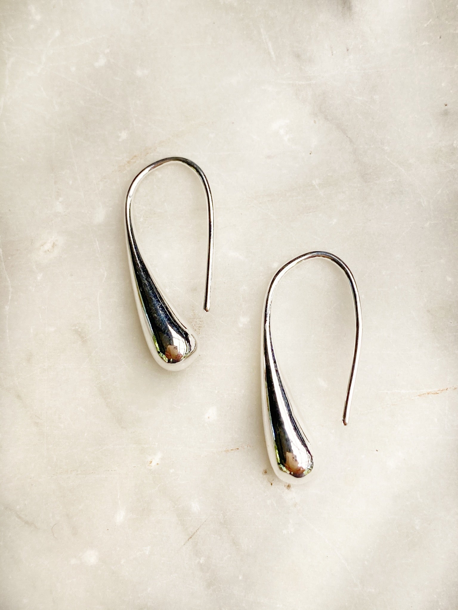 Jewellery - Earrings - Elegant Drop. Silver.